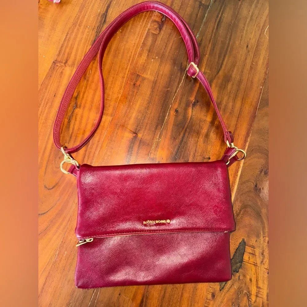 Bjorn borg leather crossbody fold over w/long adjustable and fixed handle EUC
